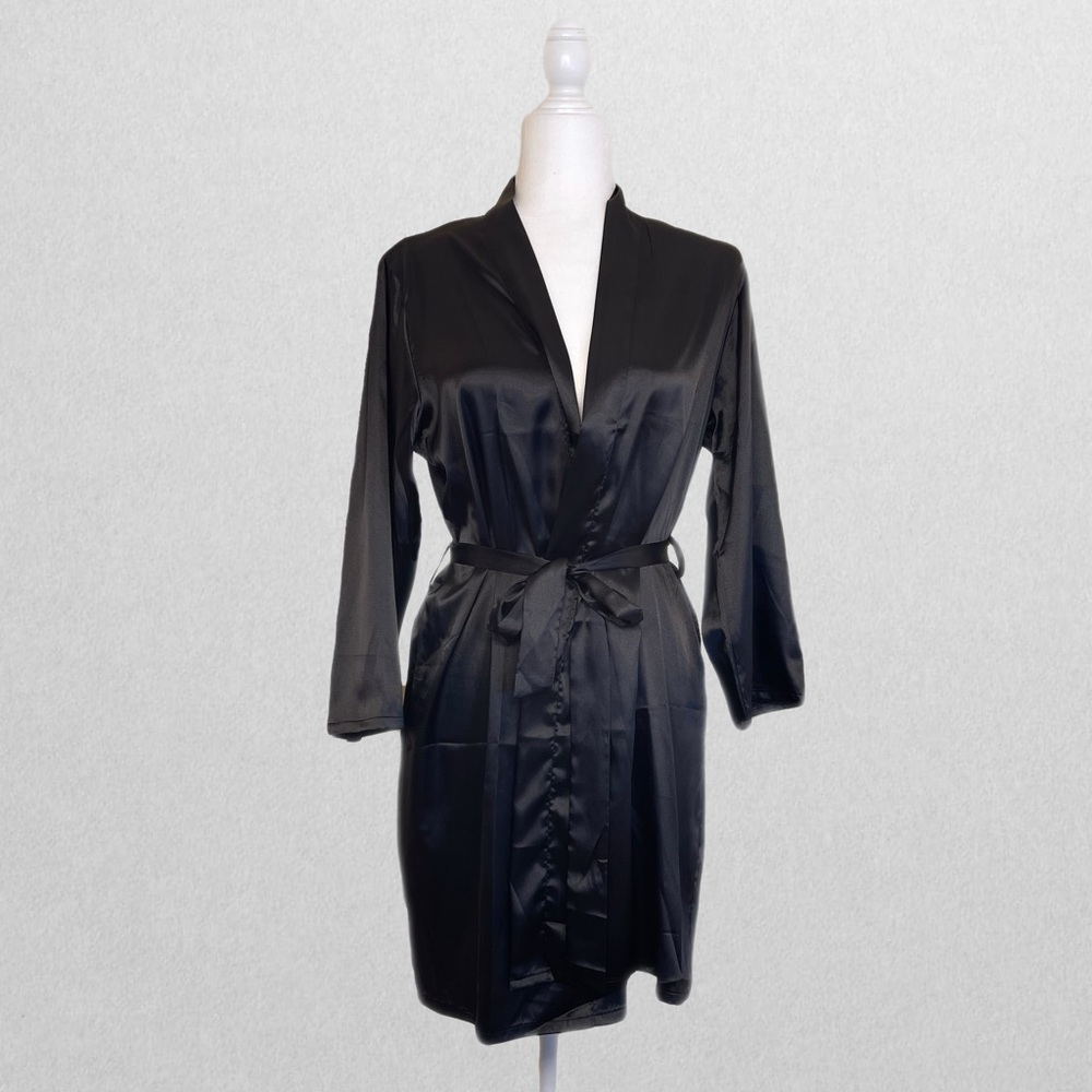 BLK SILK ROBE(S)